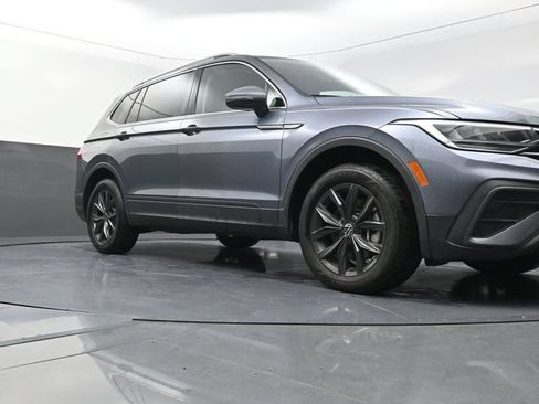 Used 2024 Volkswagen Tiguan SE AWD/4WD image 31
