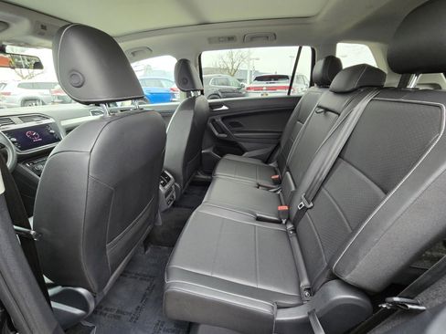 Used 2021 Volkswagen Tiguan SE w/ Panoramic Sunroof Package image 10