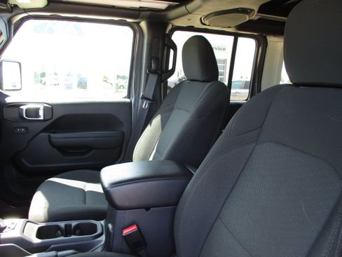 Used 2023 Jeep Wrangler Unlimited Sport w/ Sun And Sound Package AWD/4WD image 16