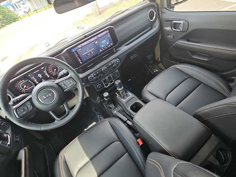 Used 2025 Jeep Gladiator Sport AWD/4WD image 23