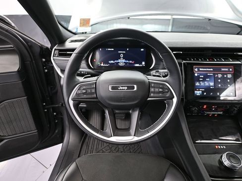 Used 2023 Jeep Grand Cherokee Altitude AWD/4WD image 27