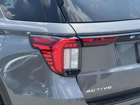 Used 2025 Ford Explorer Active w/ Active Comfort Package image 9