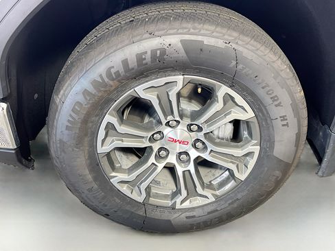 Used 2025 GMC Sierra 1500 SLT AWD/4WD image 13