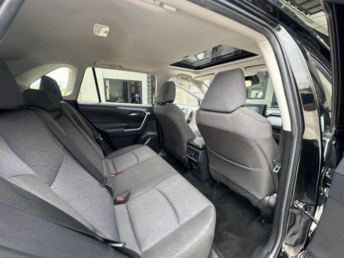 Used 2020 Toyota RAV4 XLE w/ Convenience Package FWD image 16