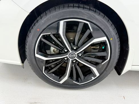 Used 2024 Nissan Altima 2.5 SR FWD image 7