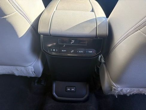 Used 2023 Toyota Highlander XLE image 30