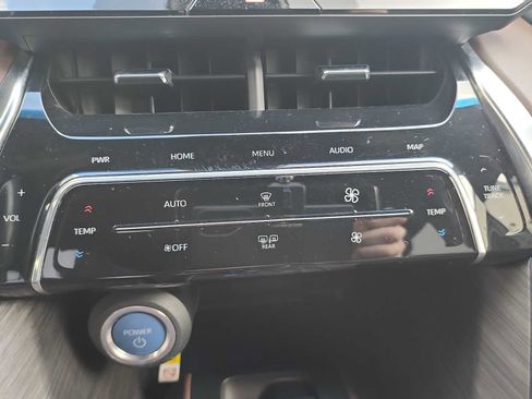 Used 2022 Toyota Venza XLE image 20