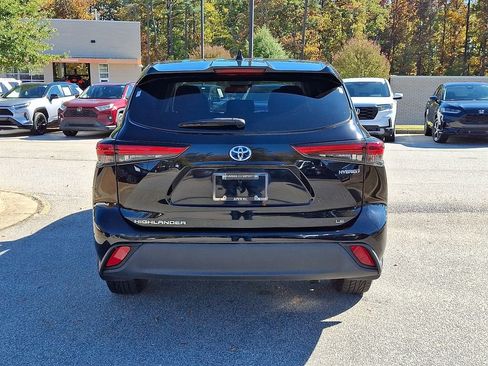 Used 2021 Toyota Highlander LE image 5