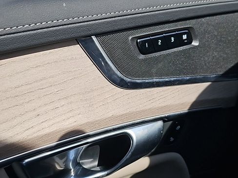 Used 2025 Volvo XC90 T8 Core image 9