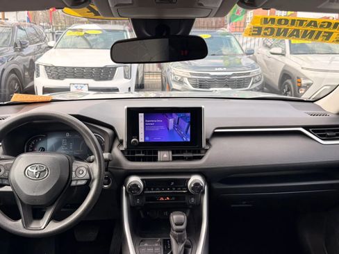 Used 2024 Toyota RAV4 XLE FWD image 15