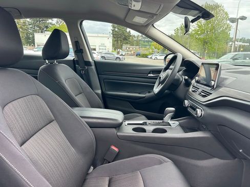 Used 2025 Nissan Altima 2.5 SV FWD image 16