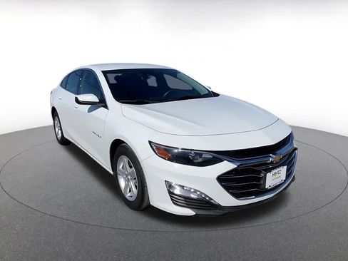 Used 2024 Chevrolet Malibu LT image 3