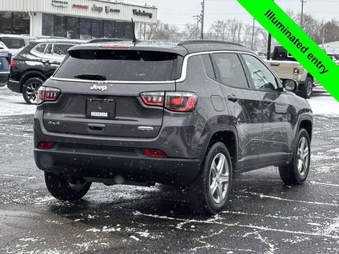 Used 2024 Jeep Compass Latitude image 31