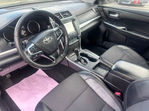Used 2016 Toyota Camry SE w/ Moonroof Package FWD image 15