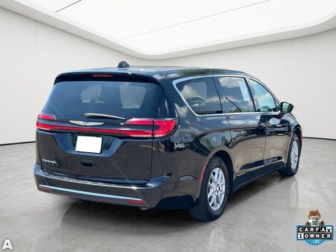 Certified 2024 Chrysler Pacifica Touring-L FWD image 5