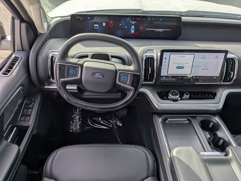 New 2025 Ford Expedition Platinum w/ Driver's Package image 28