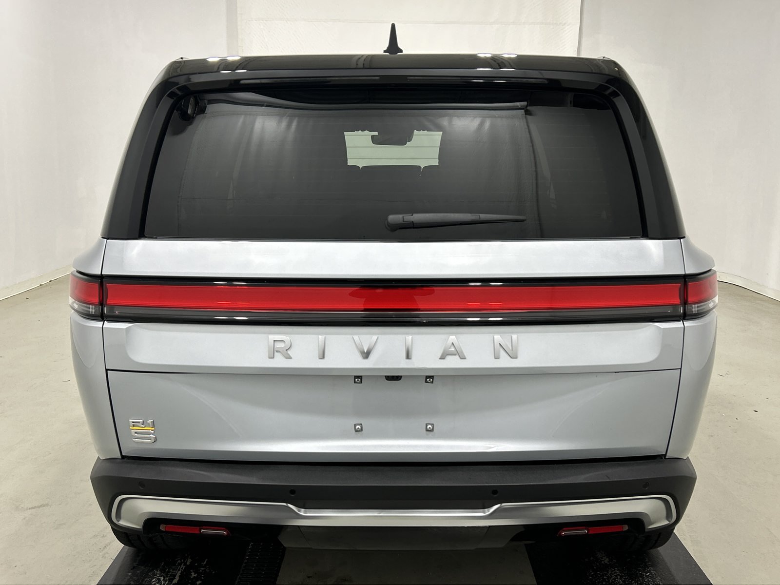 Used 2023 Rivian R1S Adventure Quad AWD/4WD image 4