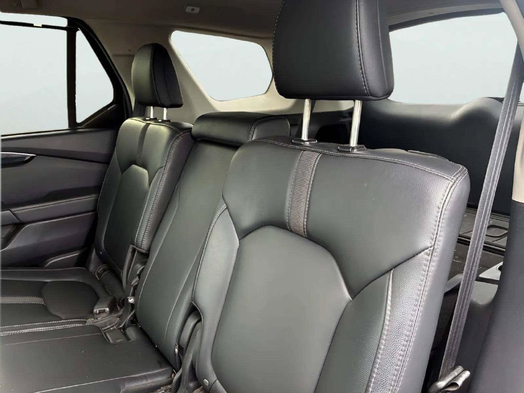 Used 2025 Honda Pilot EX-L image 9