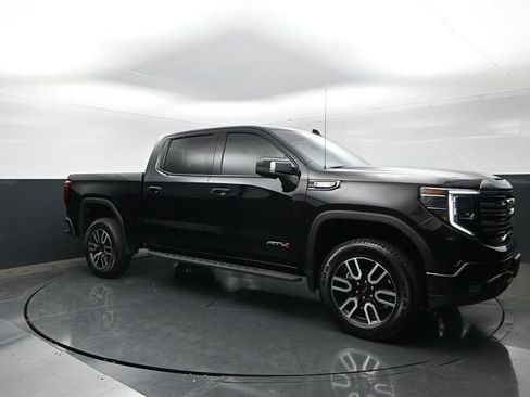 Used 2024 GMC Sierra 1500 AT4 w/ Technology Package AWD/4WD image 1