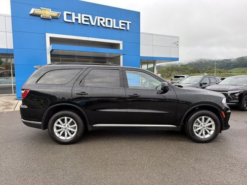 Used 2024 Dodge Durango SXT AWD/4WD image 3