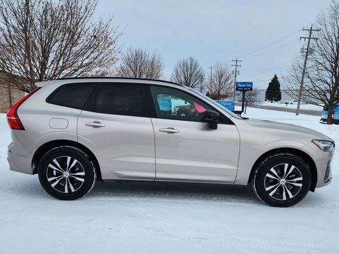 Used 2025 Volvo XC60 B5 Core image 8