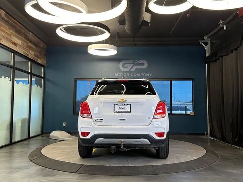 Used 2018 Chevrolet Trax LT w/ LT Convenience Package FWD image 4