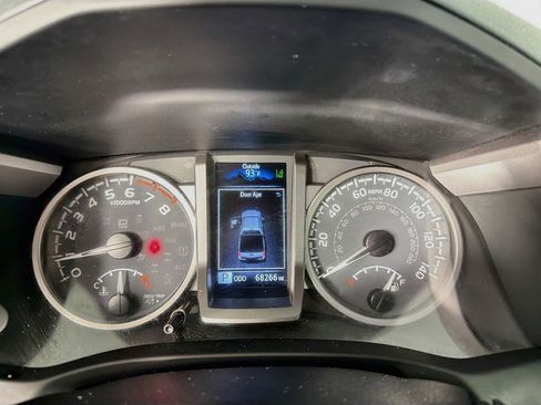 Used 2023 Toyota Tacoma SR5 w/ Technology Package AWD/4WD image 18