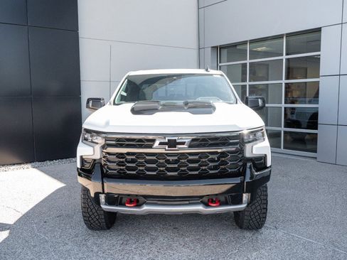 Used 2023 Chevrolet Silverado 1500 ZR2 image 2