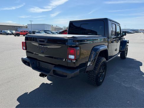 Used 2023 Jeep Gladiator Sport image 8
