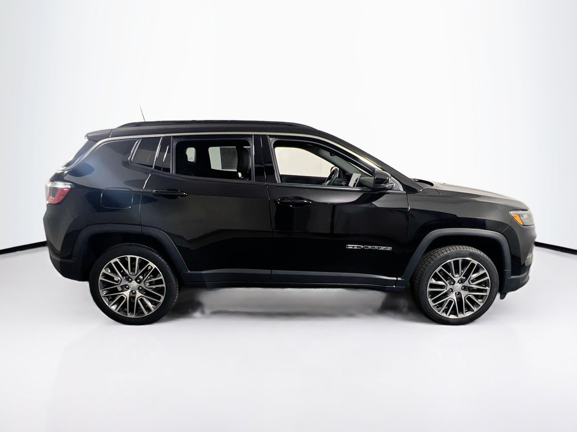 Used 2023 Jeep Compass Limited w/ Elite Group AWD/4WD image 4