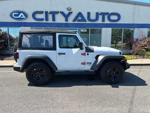 Used 2021 Jeep Wrangler Sport AWD/4WD image 3