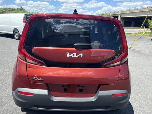 Used 2022 Kia Soul LX FWD image 4