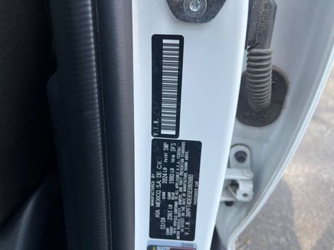 Used 2025 Kia K4 FWD image 28