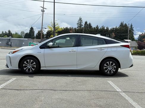 Used 2020 Toyota Prius XLE w/ Advanced Technology Package AWD/4WD image 4