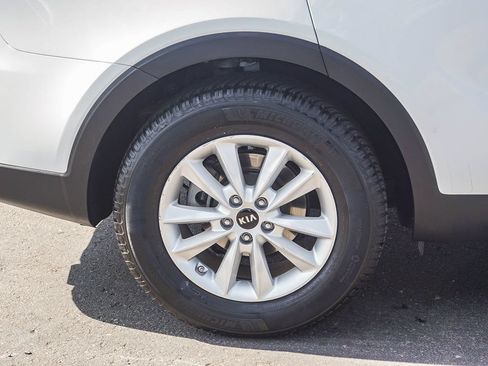 Used 2019 Kia Sorento AWD V6 image 9