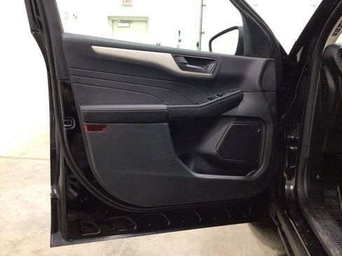 Used 2022 Ford Escape SE image 16