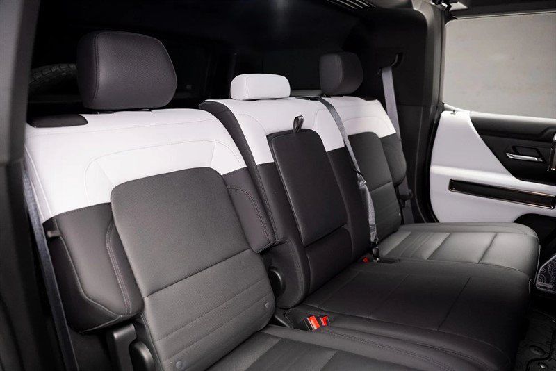 Used 2024 GMC Hummer EV 2X w/ LPO, Illumination Package AWD/4WD image 24