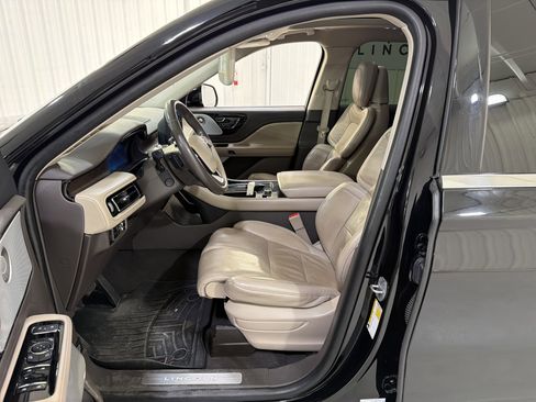 Used 2023 Lincoln Aviator Reserve w/ Equipment Group 201A image 11