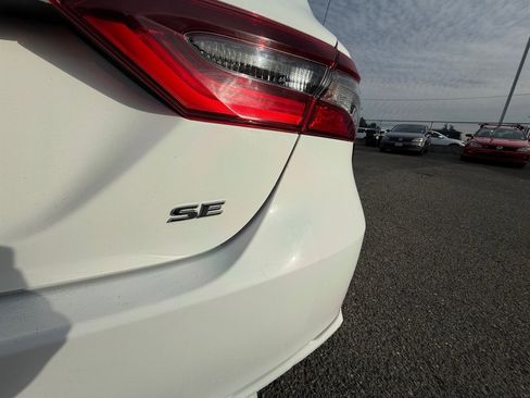 Used 2021 Toyota Camry SE image 17
