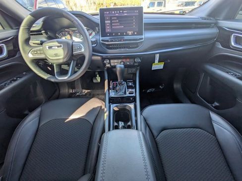 New 2026 Jeep Compass Latitude image 13