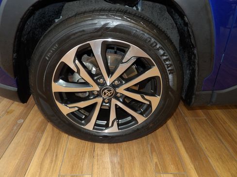 Used 2022 Toyota Corolla Cross XLE image 10