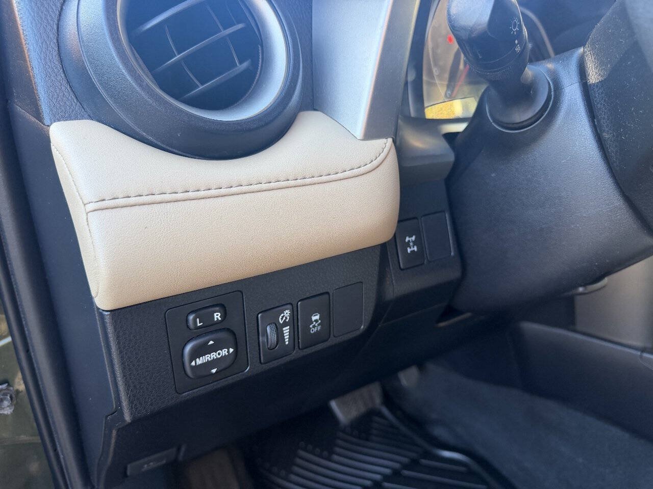 Used 2013 Toyota RAV4 XLE AWD/4WD image 5