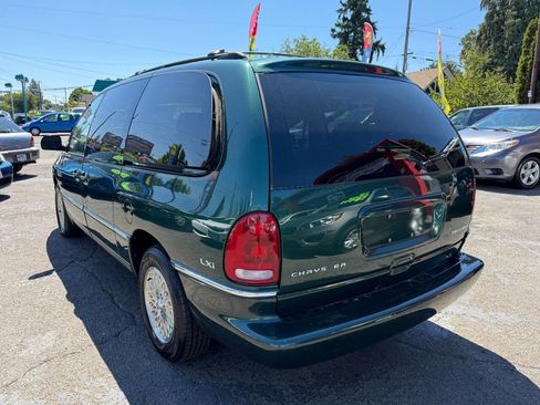 Used 1997 Chrysler Town & Country LXi image 6