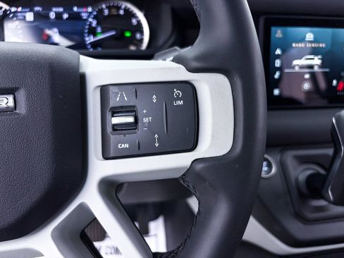 Used 2023 Land Rover Defender 110 X-Dynamic SE image 37