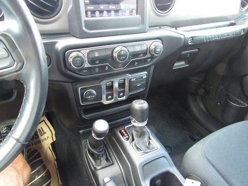 Used 2020 Jeep Wrangler Sport AWD/4WD image 26