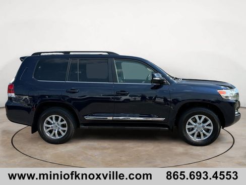 Used 2018 Toyota Land Cruiser AWD/4WD image 2