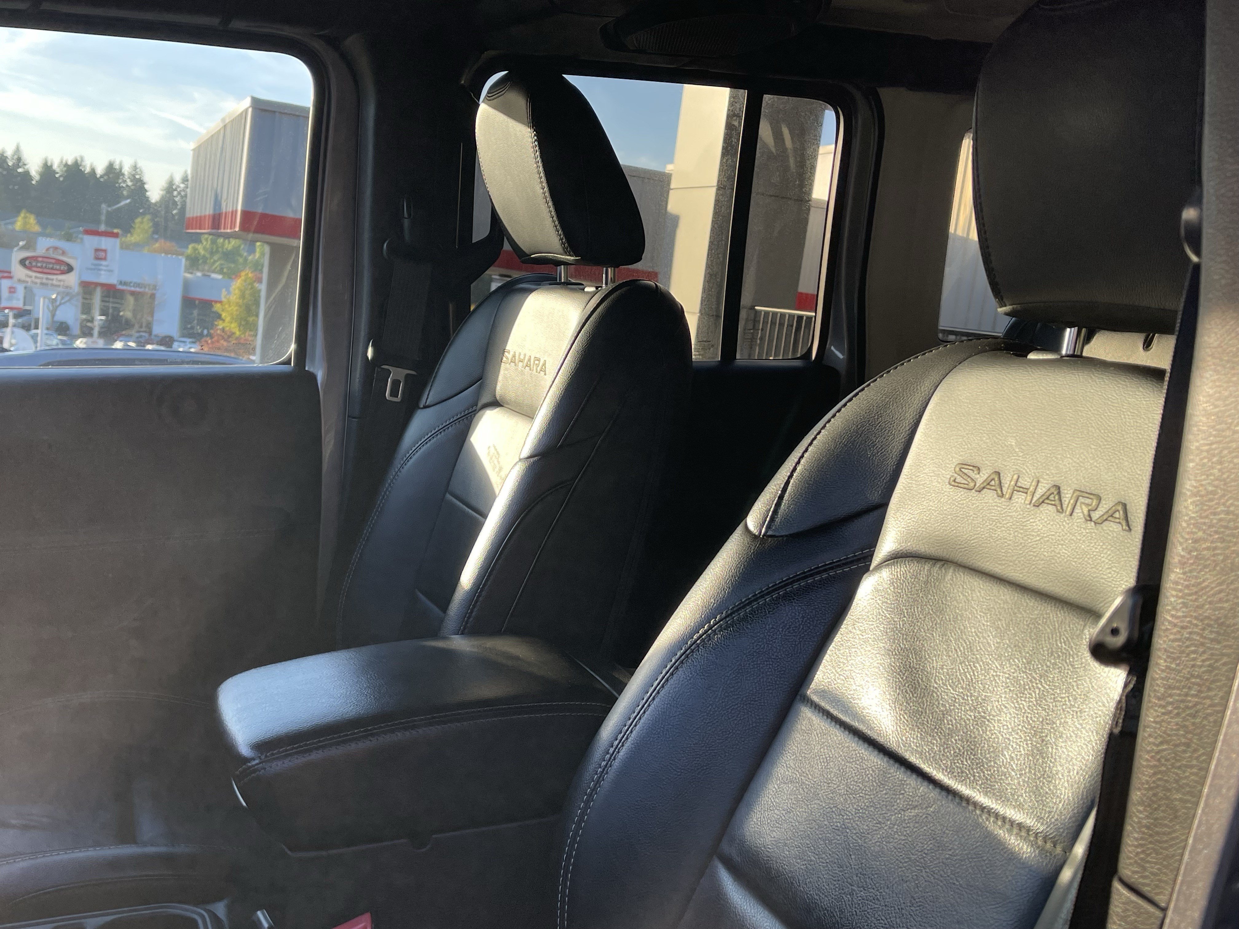 Used 2018 Jeep Wrangler Unlimited Sahara AWD/4WD image 17