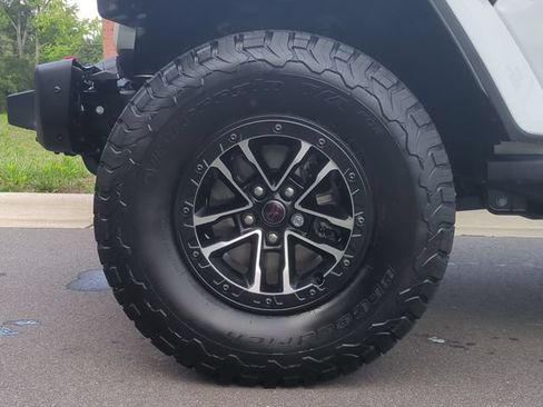 Used 2025 Jeep Wrangler Unlimited Rubicon AWD/4WD image 19
