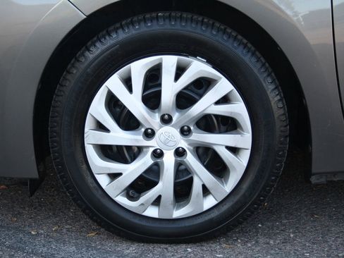 Used 2018 Toyota Corolla LE image 28