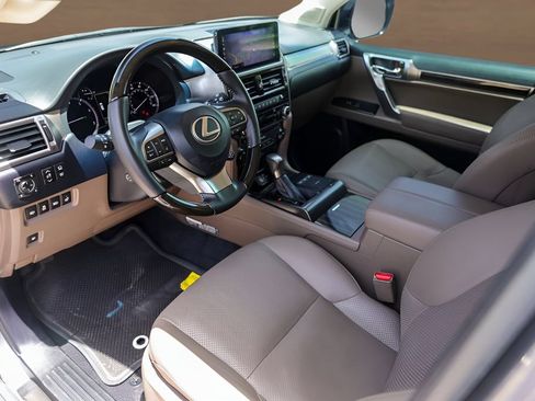 Used 2023 Lexus GX 460 Luxury w/ Accessory Package AWD/4WD image 10